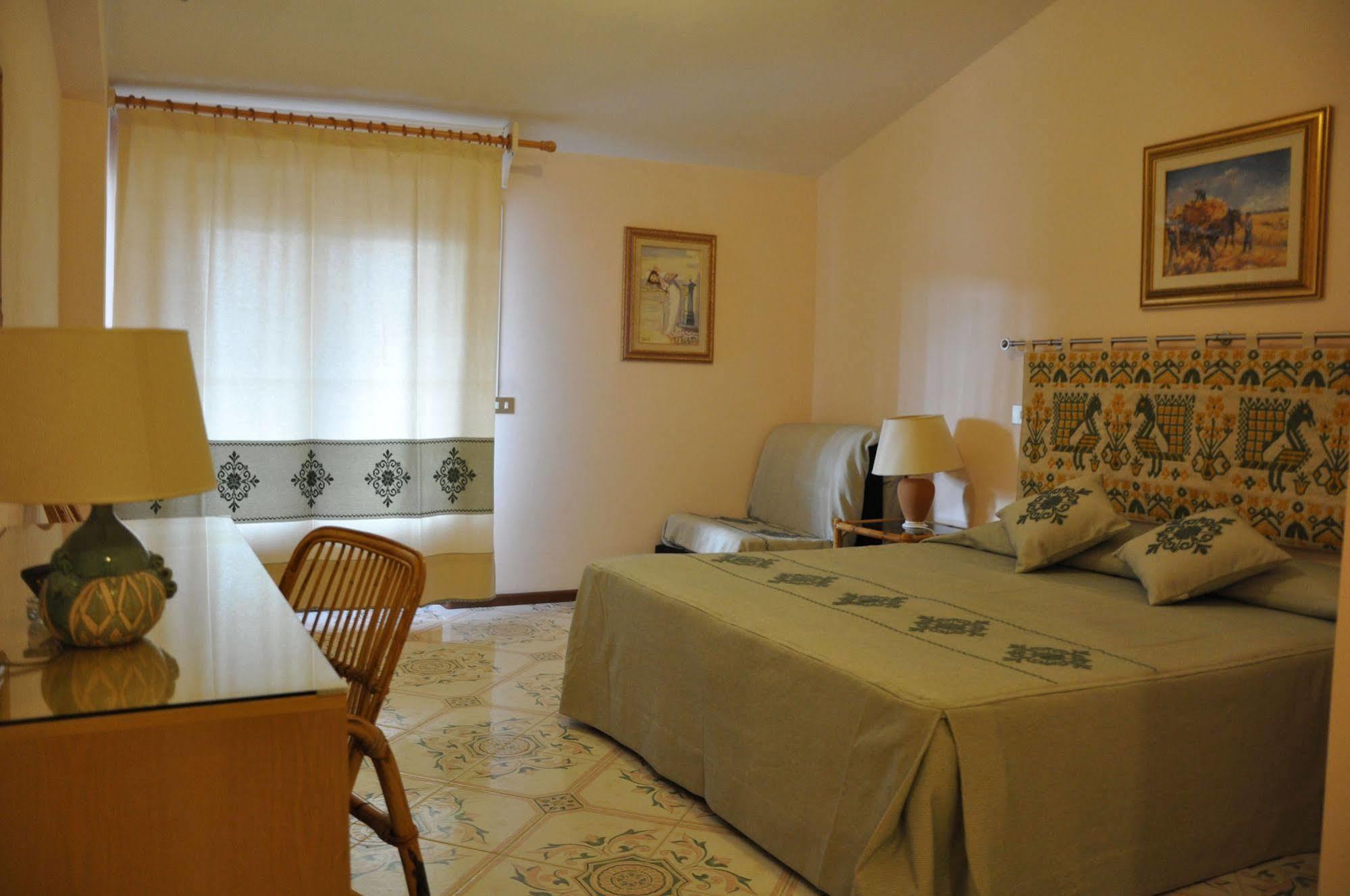 Hotel L'Oasi Cala Gonone Bagian luar foto