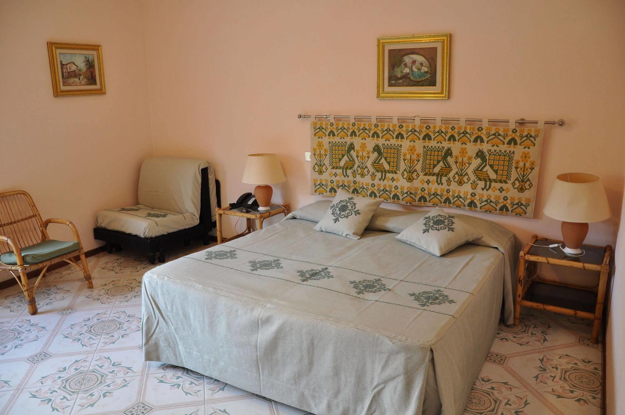 Hotel L'Oasi Cala Gonone Bagian luar foto