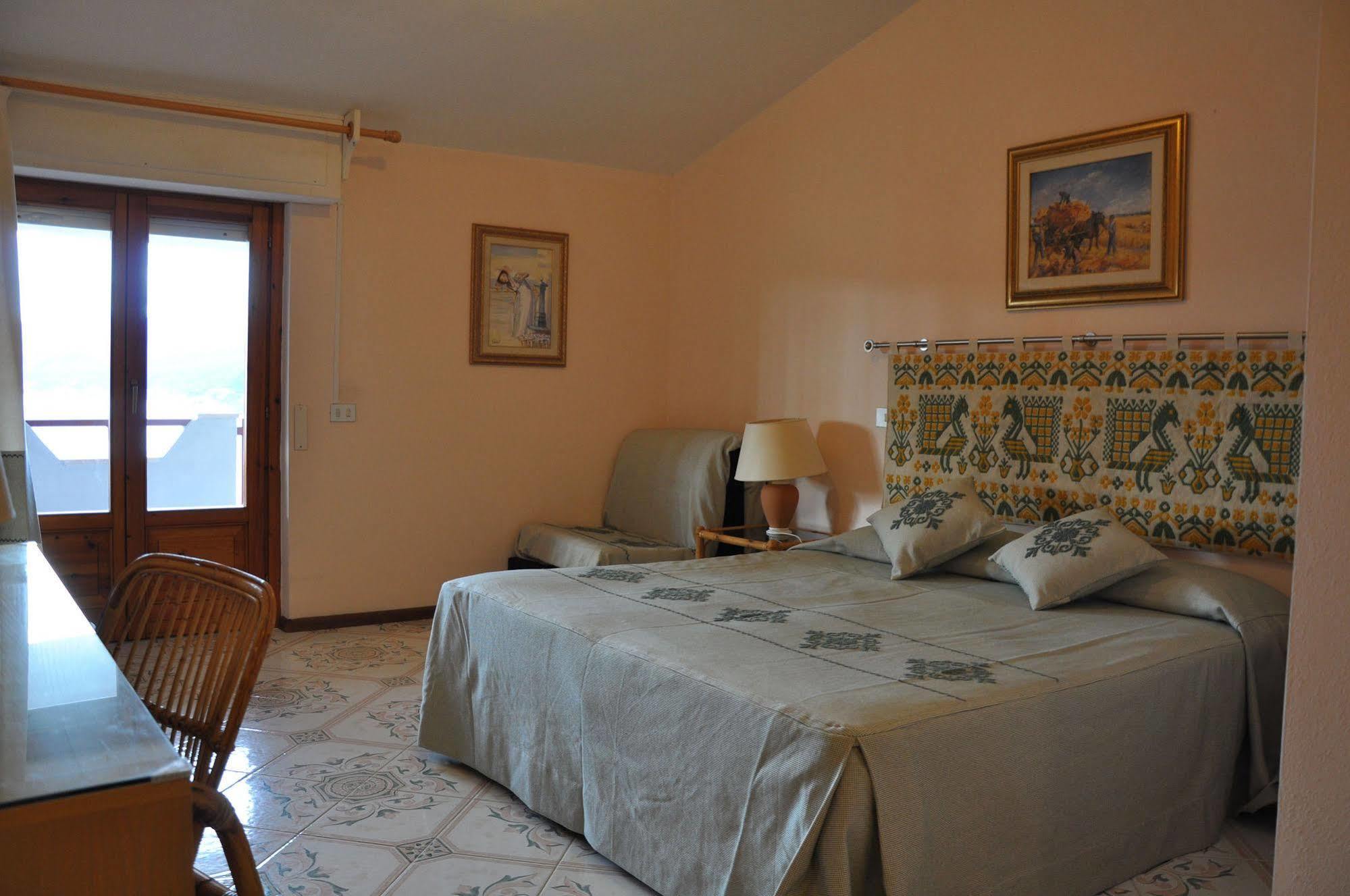 Hotel L'Oasi Cala Gonone Bagian luar foto